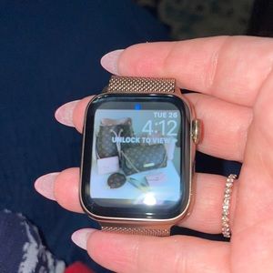 Apple Watch series 4 stainless steel gold
